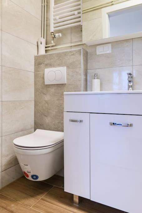 Cozy Enigma: Elegant Haven 1bdr Apartma Zagreb
